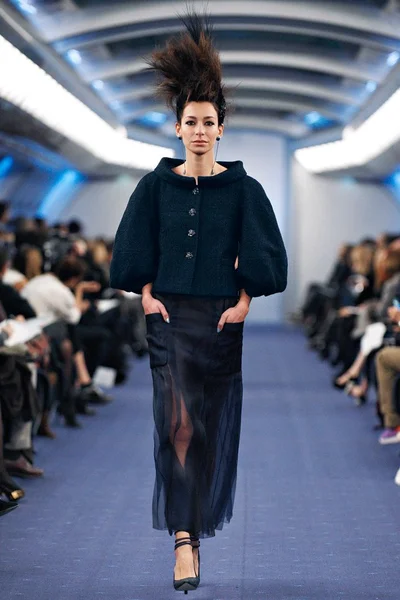 Look 16